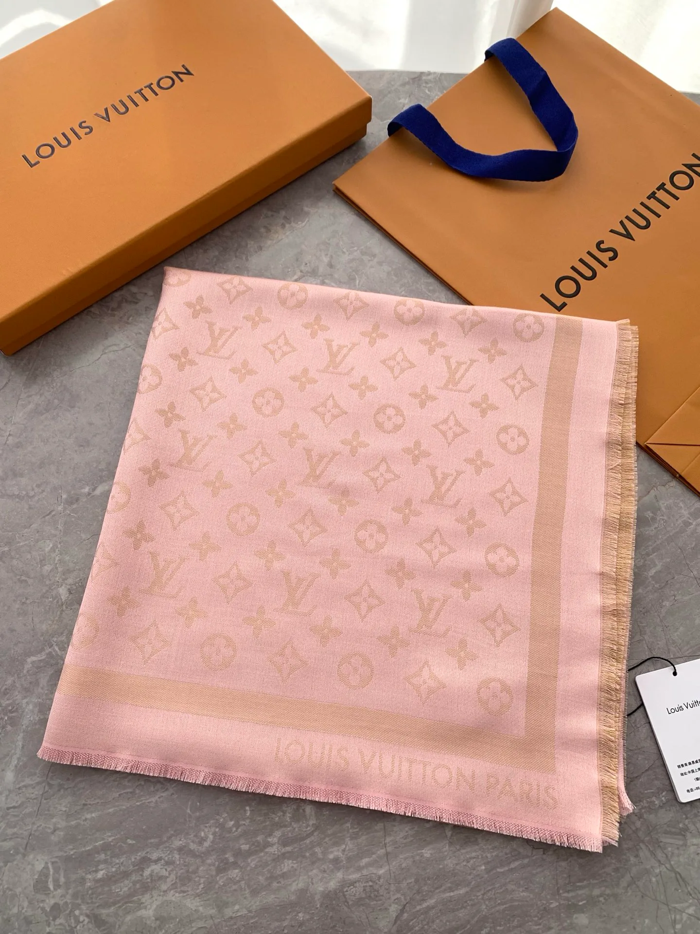 Шарфы Louis Vuitton 17925782