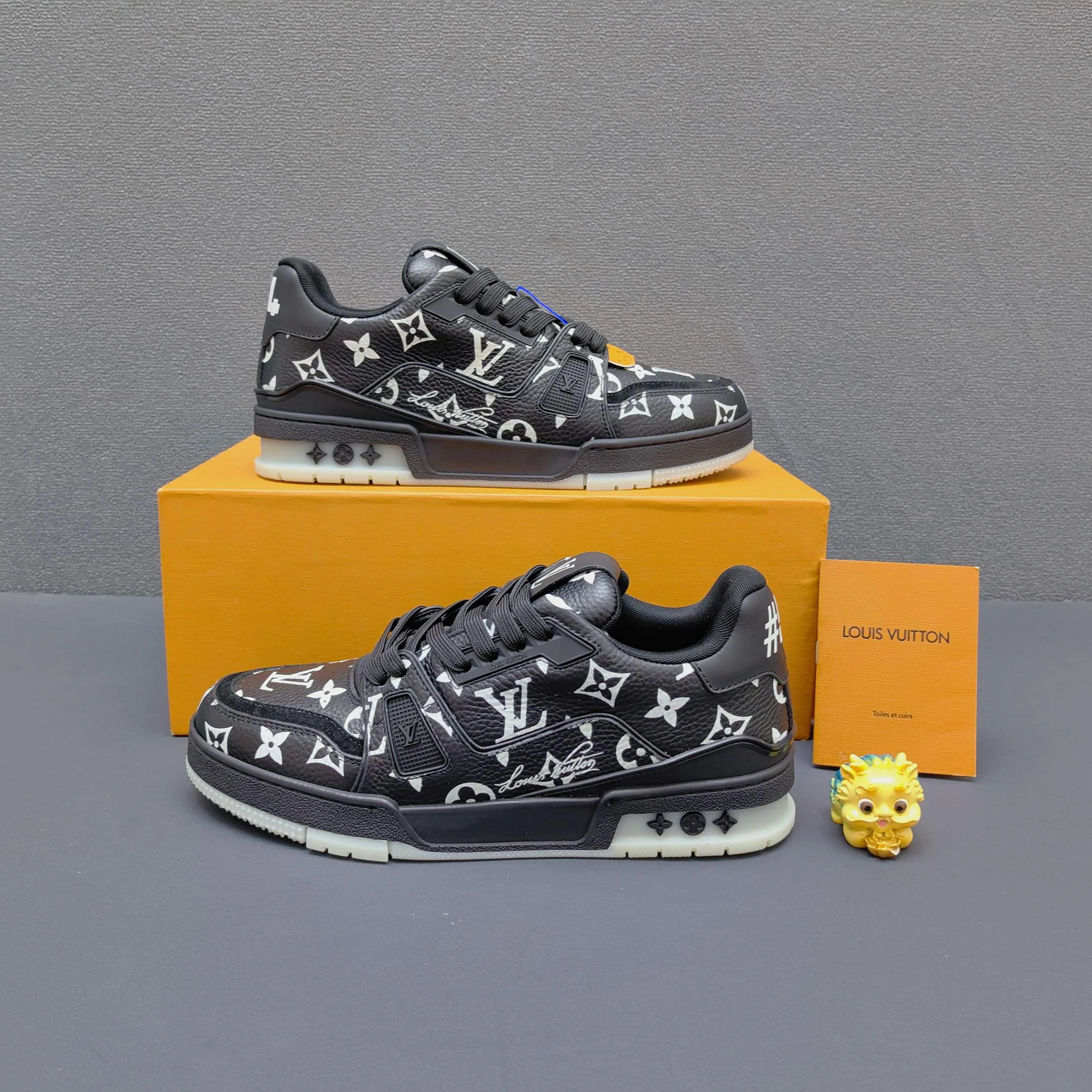 Кроссовки Женские Louis Vuitton 17725114