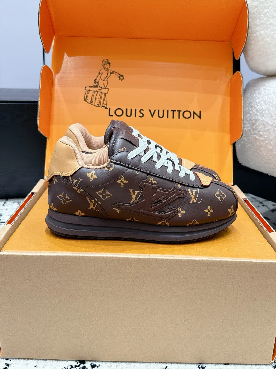 Кроссовки Женские Louis Vuitton 18406470