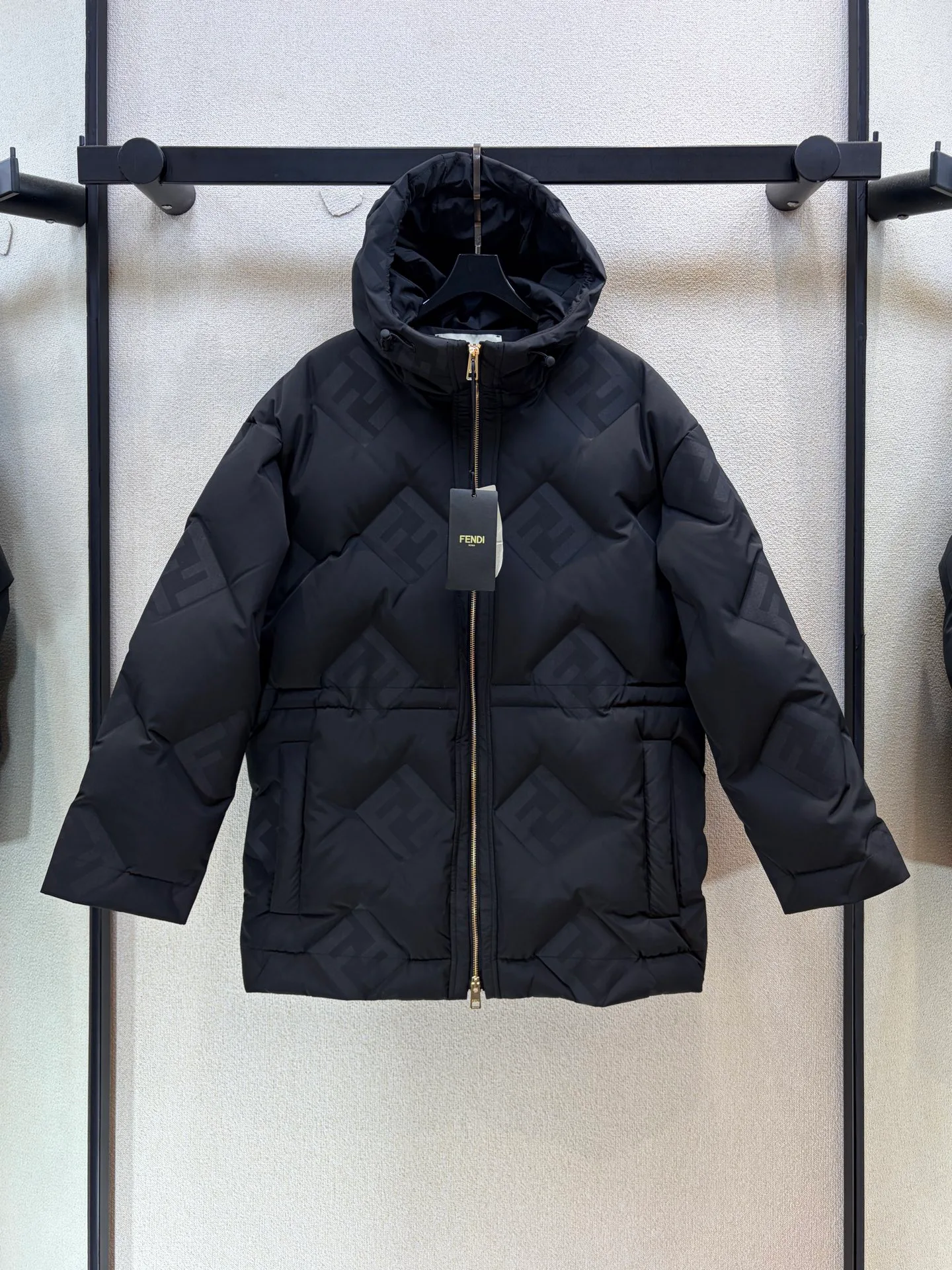 Куртки И Пуховики Женские Fendi 18605869