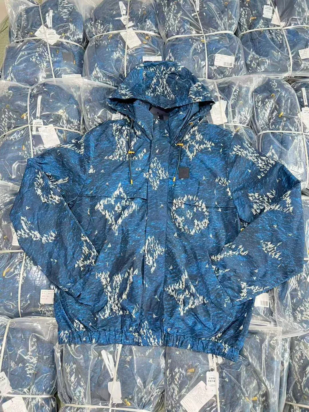 Куртки И Пуховики Мужские Louis Vuitton 10895701