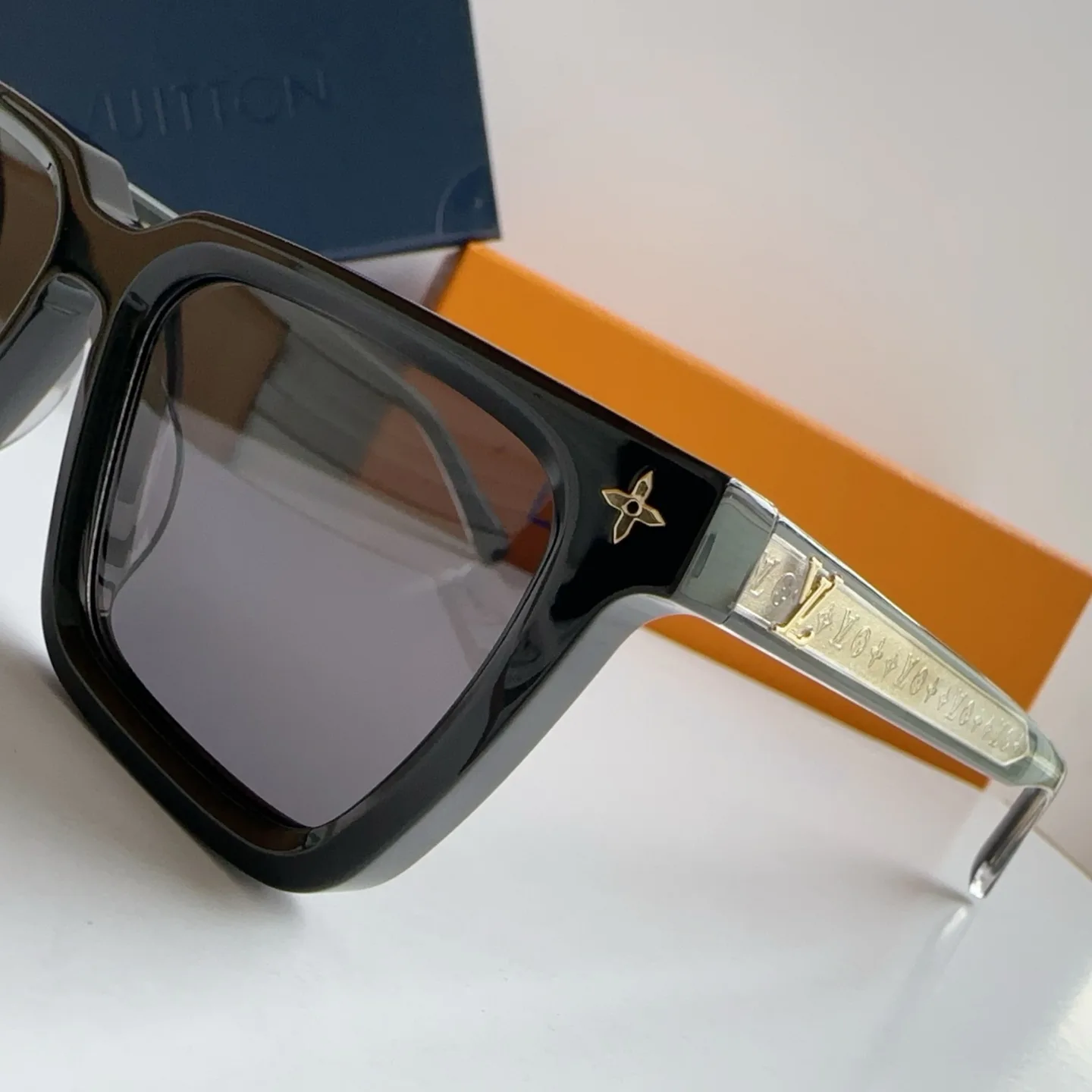 Очки Louis Vuitton 17366463
