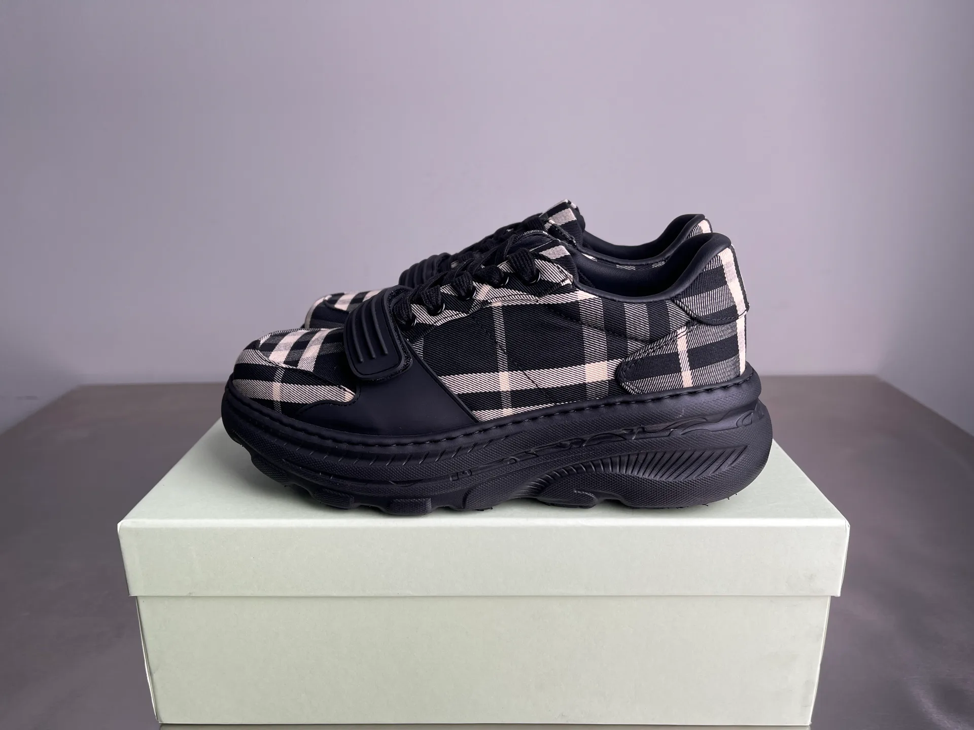 Кроссовки Мужские Burberry 11460325