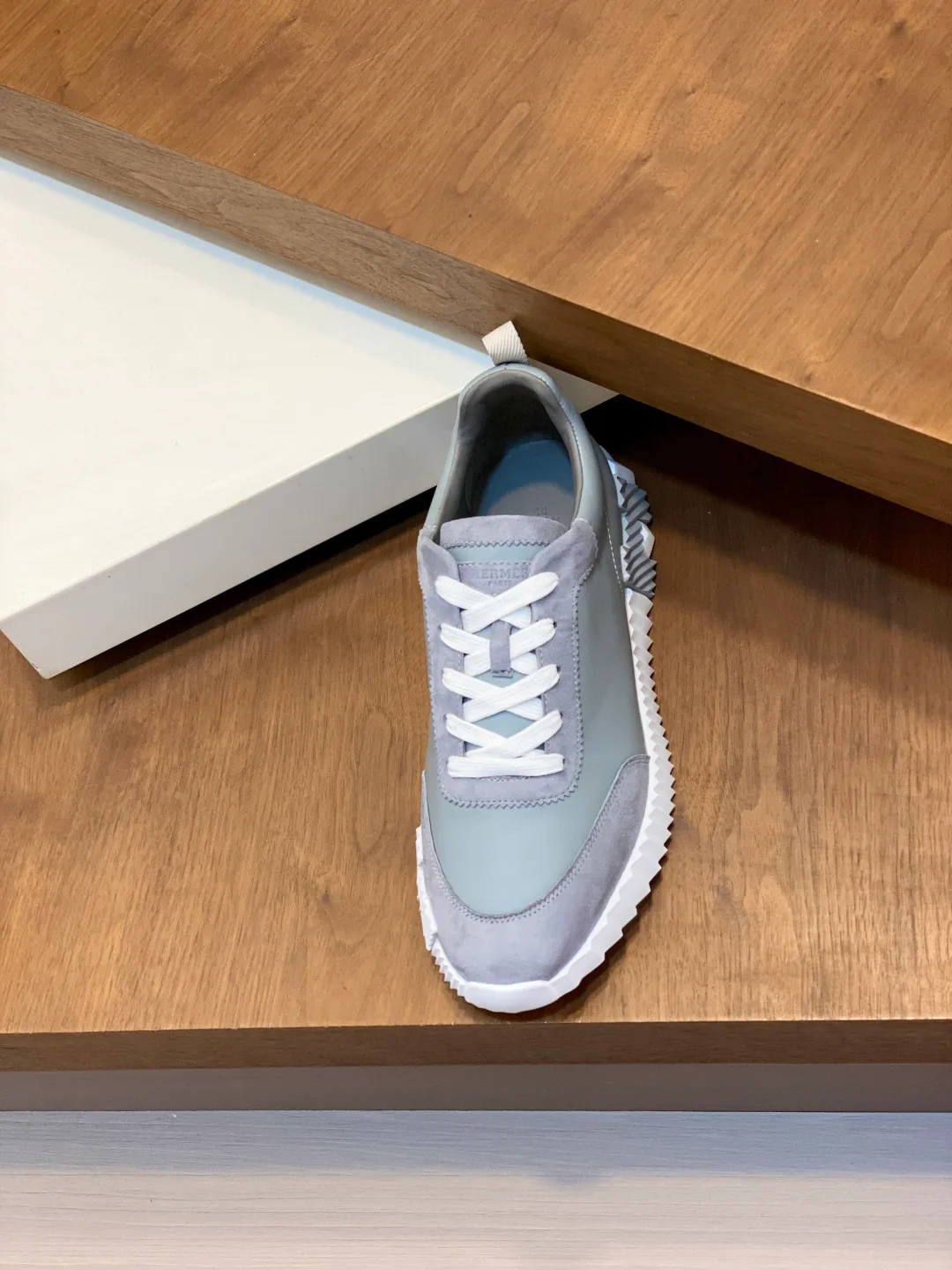 Кроссовки Женские Hermes 18039730