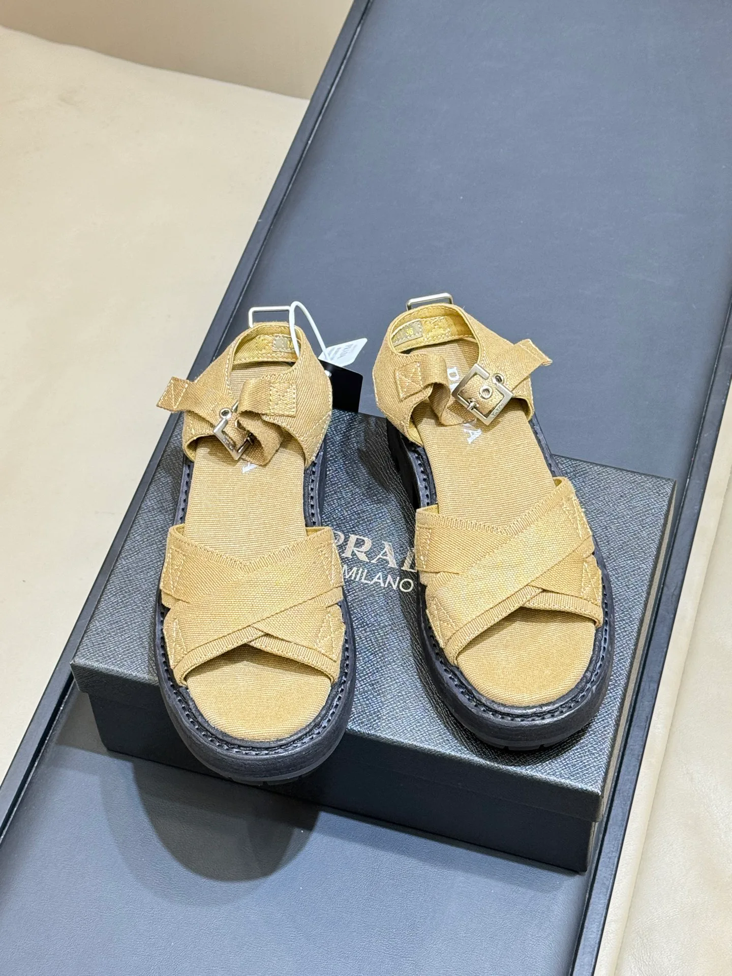 Сандалии Женские Prada 11258564