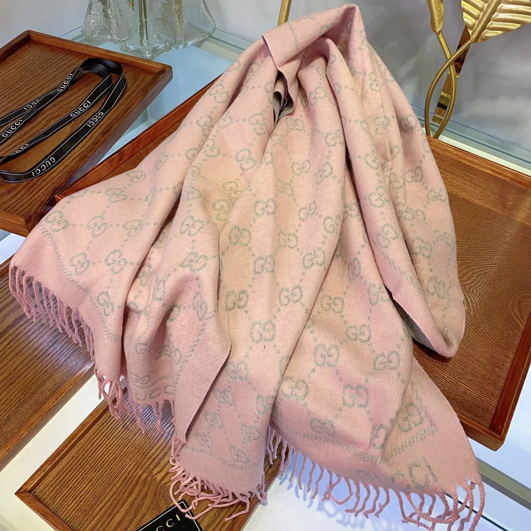 Шарфы Gucci 18394238