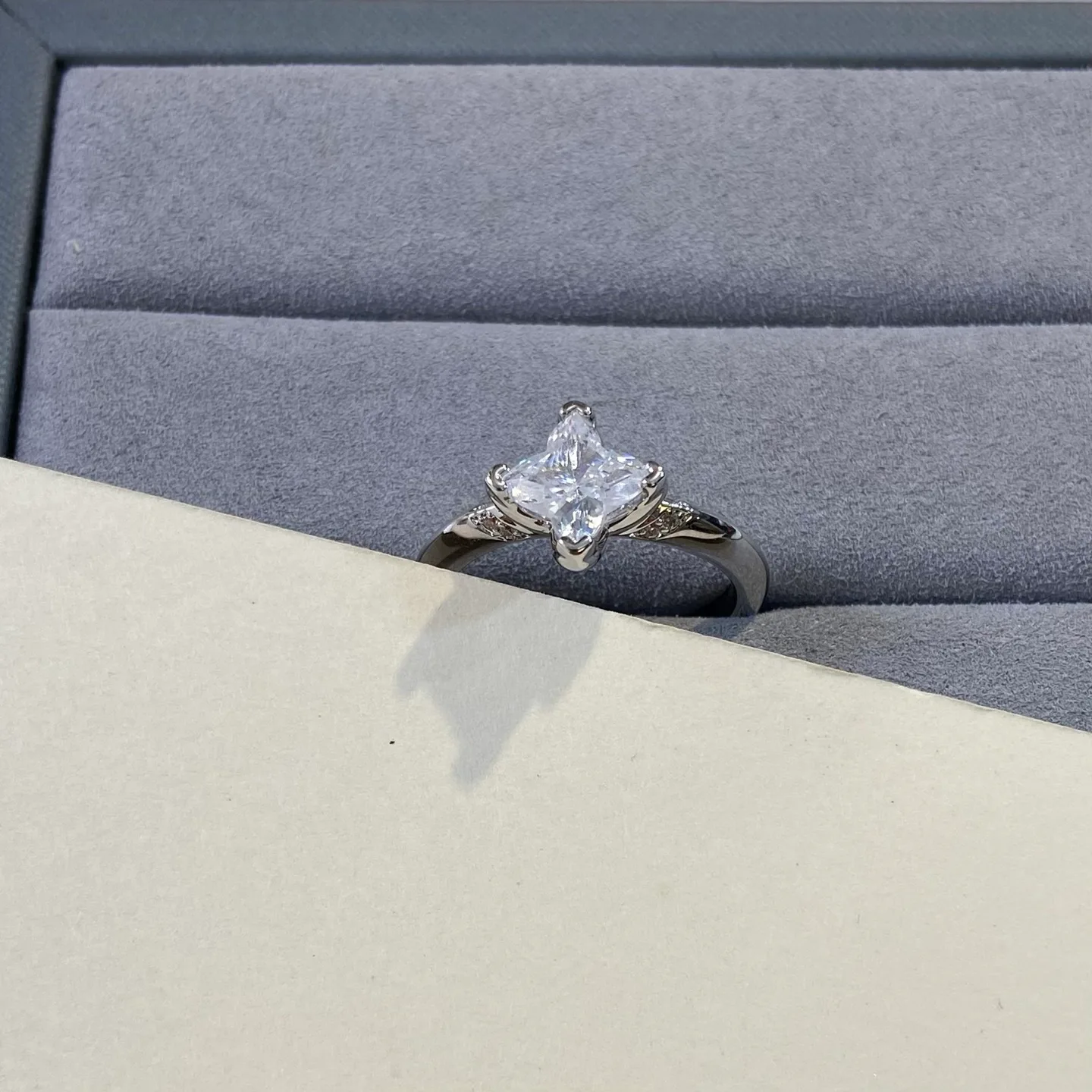 Бижутерия Louis Vuitton 18454042