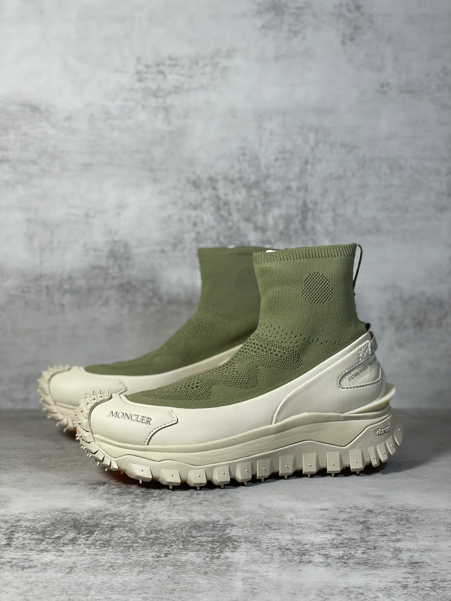 Кроссовки Женские Moncler 18333208