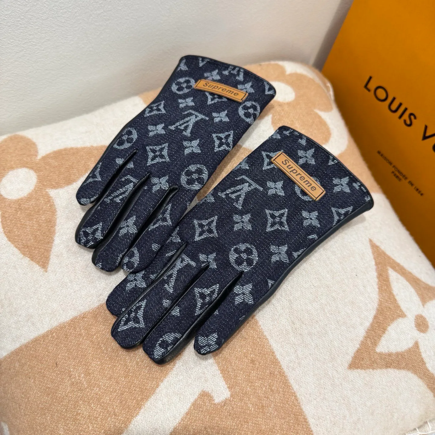 Перчатки Louis Vuitton 785704