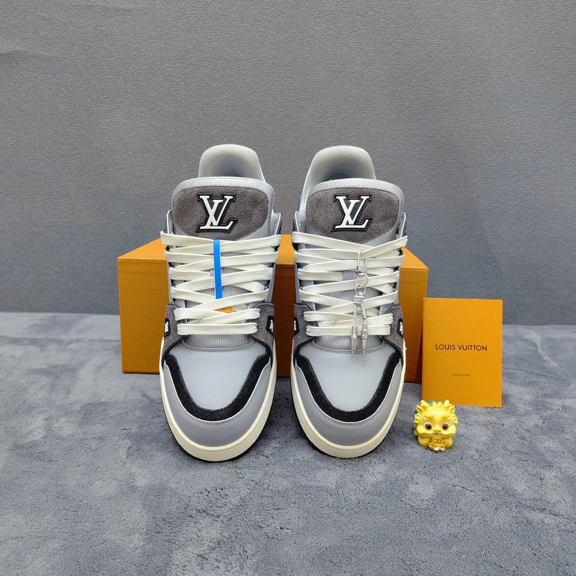 Кроссовки Женские Louis Vuitton 17957140
