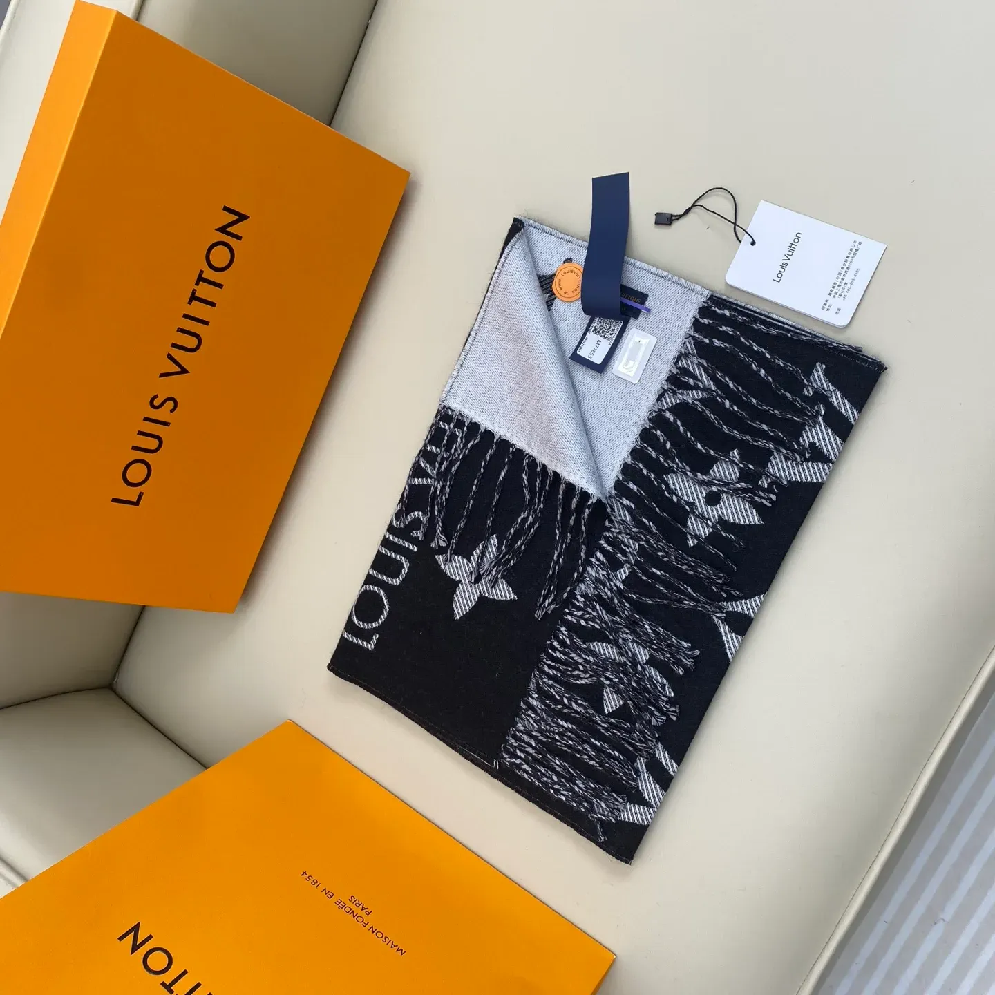 Шарфы Louis Vuitton 563342