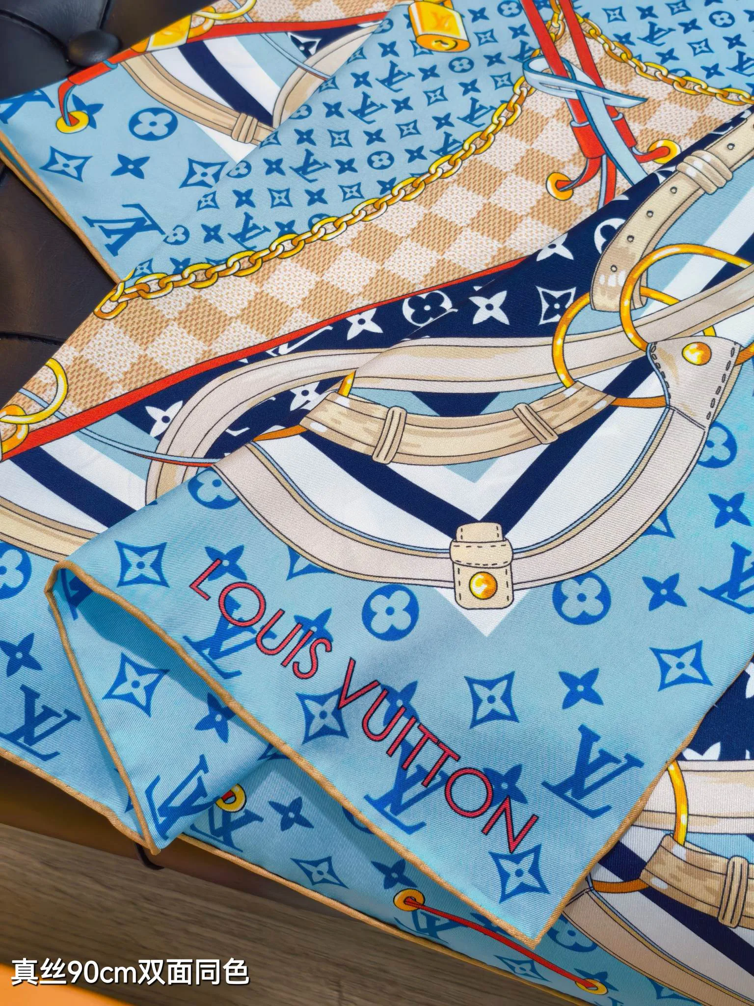 Текстиль Louis Vuitton 12918520