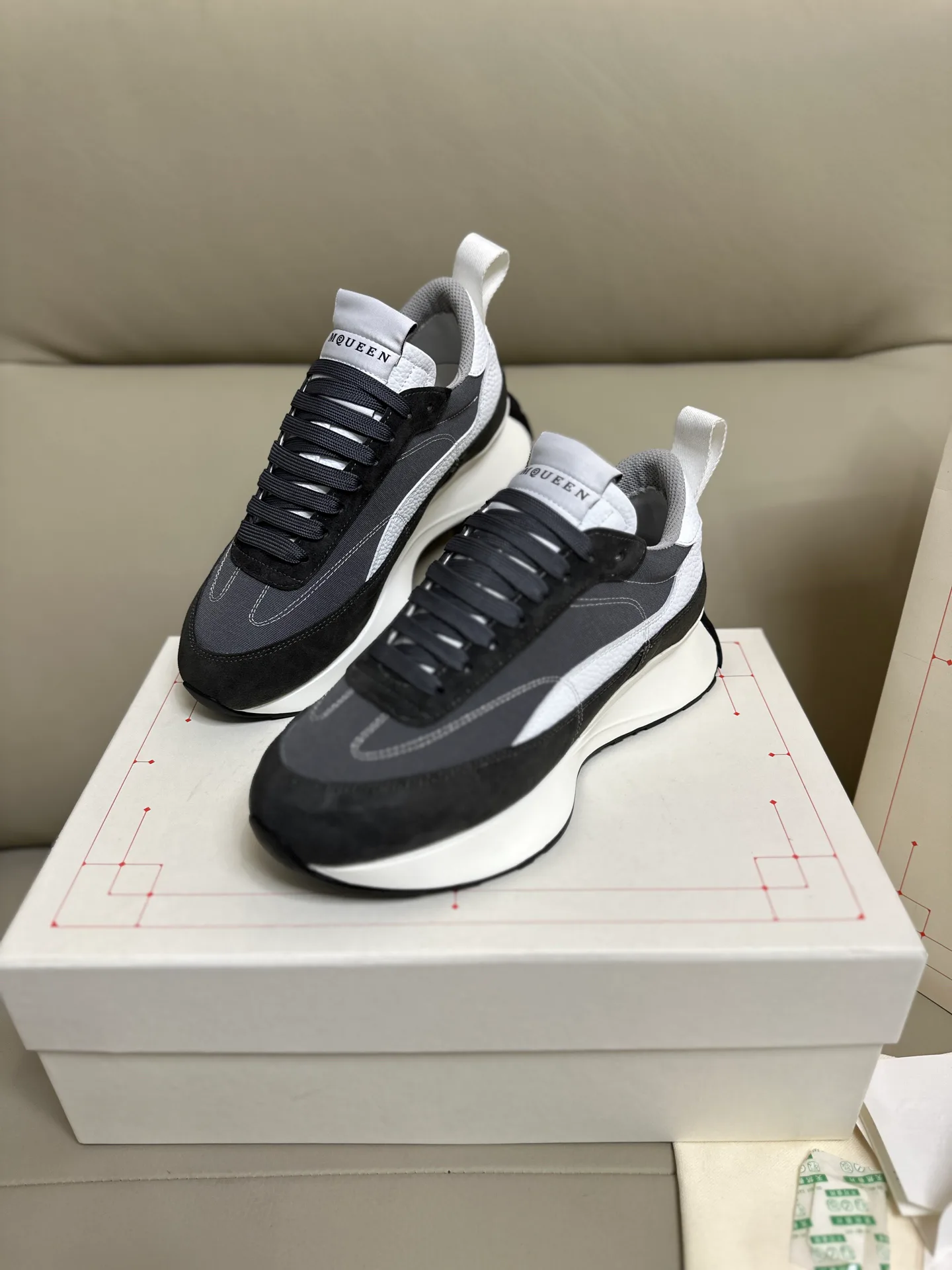 Кроссовки Женские Alexander Mcqueen 18616745