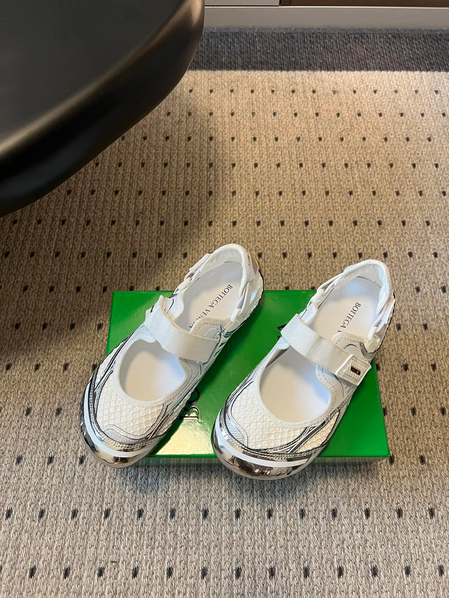 Кроссовки Женские Bottega Veneta 12833502