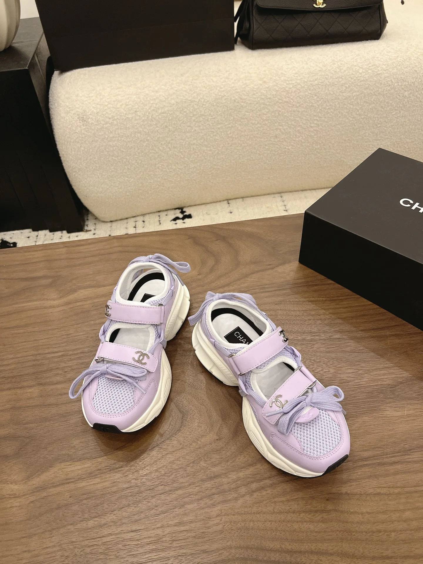 Кроссовки Женские Chanel 17077248