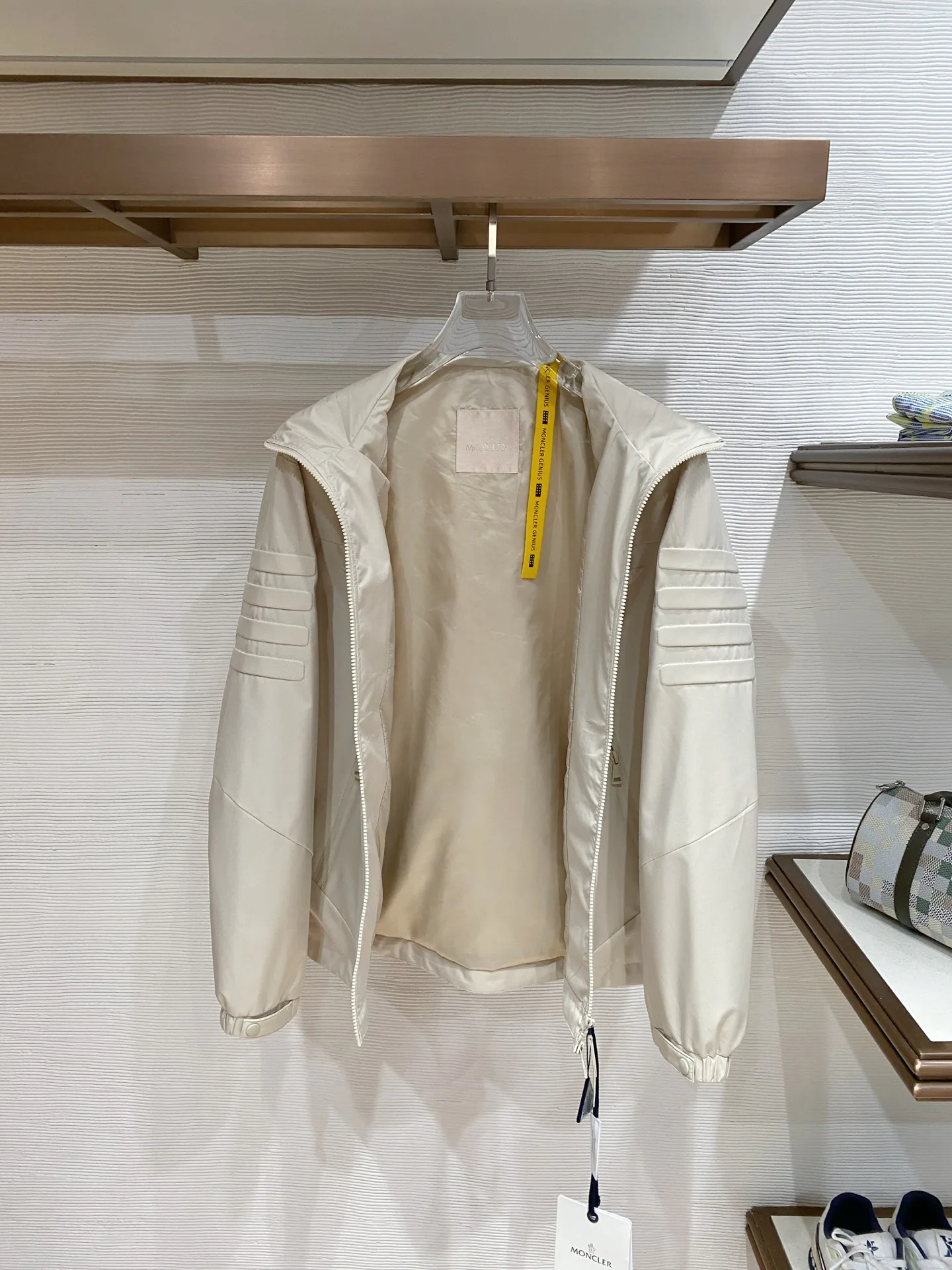 Куртки И Пуховики Мужские Moncler 11504121