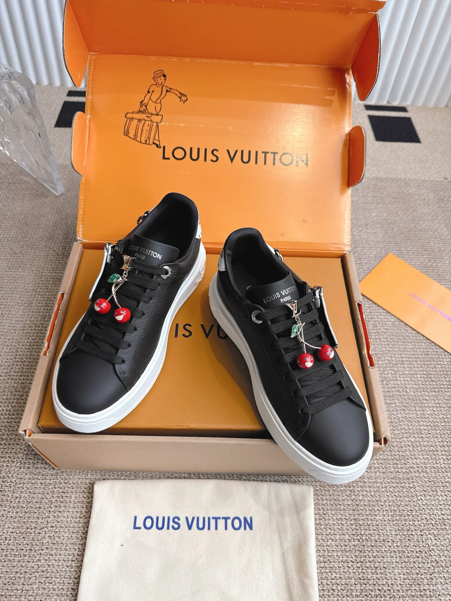 Кроссовки Женские Louis Vuitton 18702933