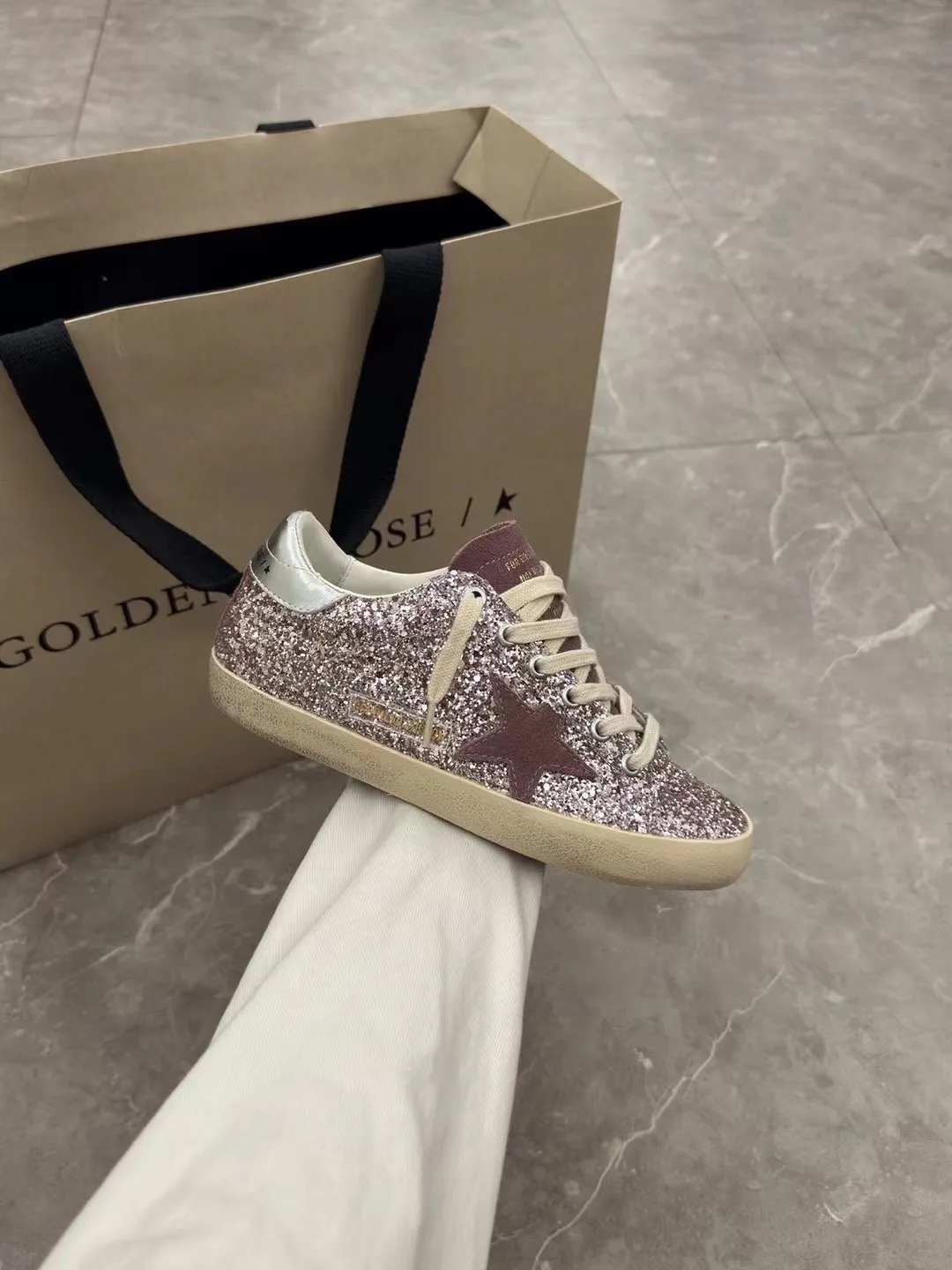 Кроссовки Женские Golden Goose 18265592