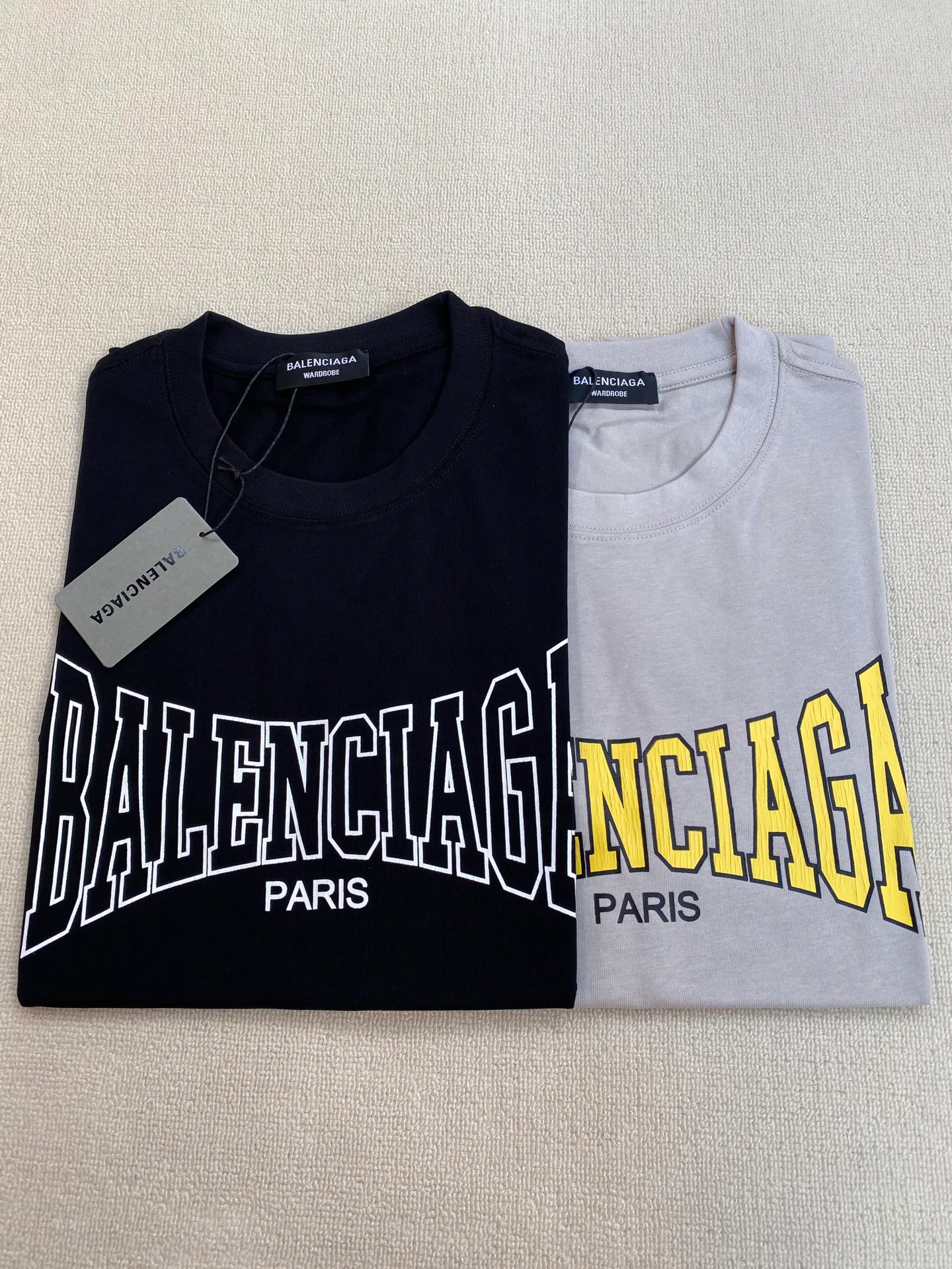 Футболки Женские Balenciaga 13302363