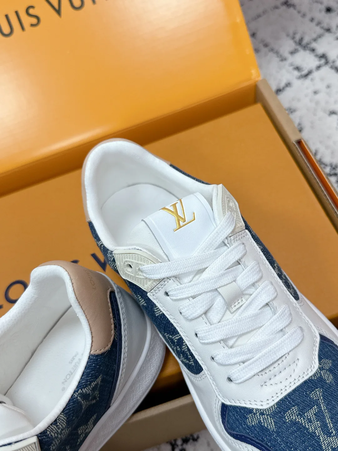 Кроссовки Женские Louis Vuitton 2471175