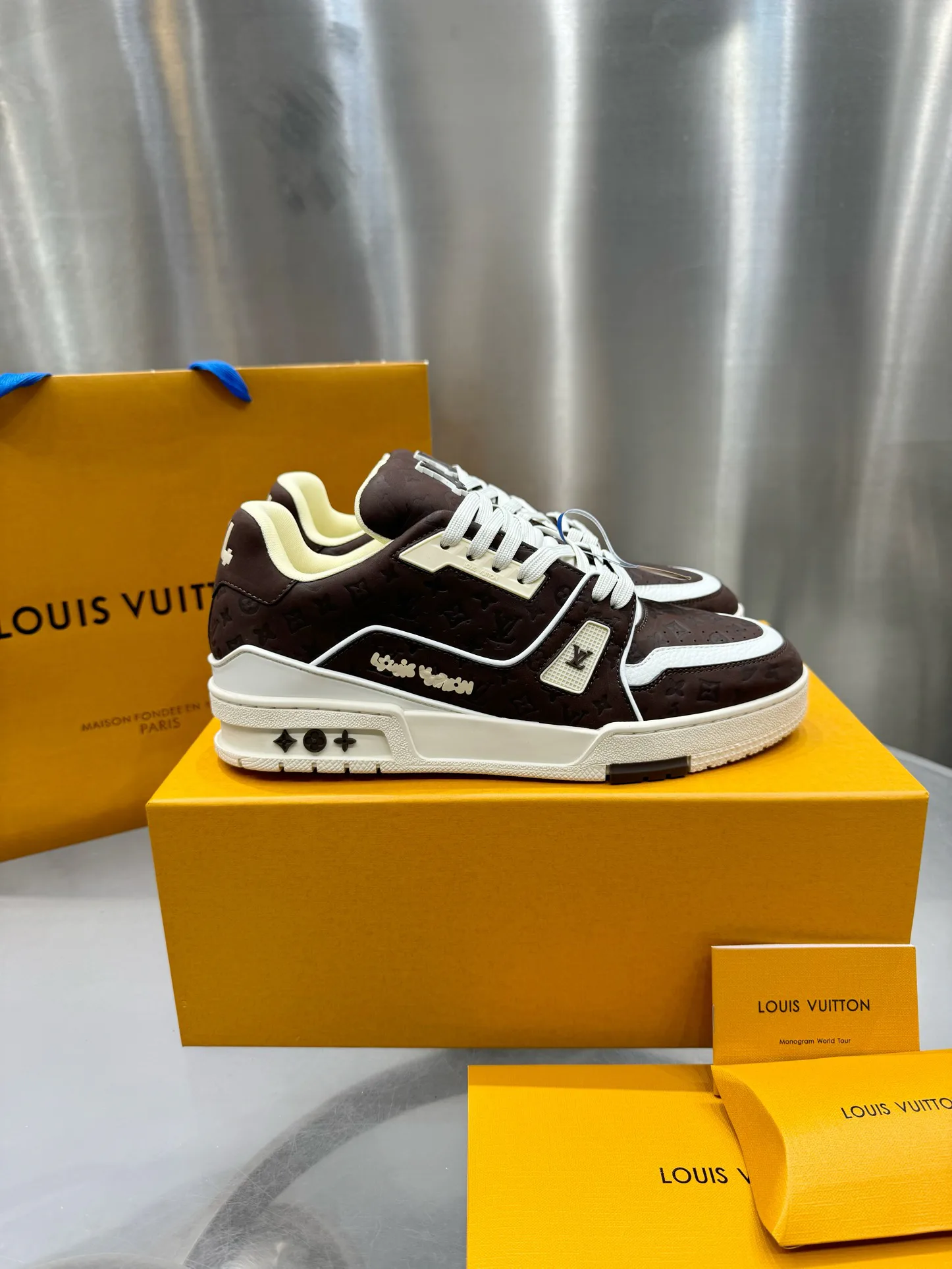 Кроссовки Женские Louis Vuitton 19073371