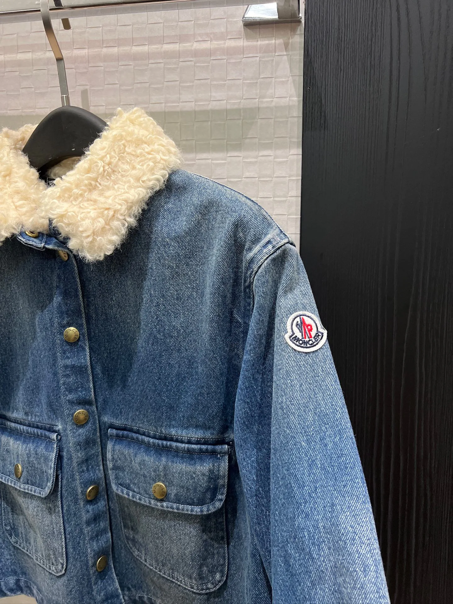 Куртки И Пуховики Женские Moncler 18778405