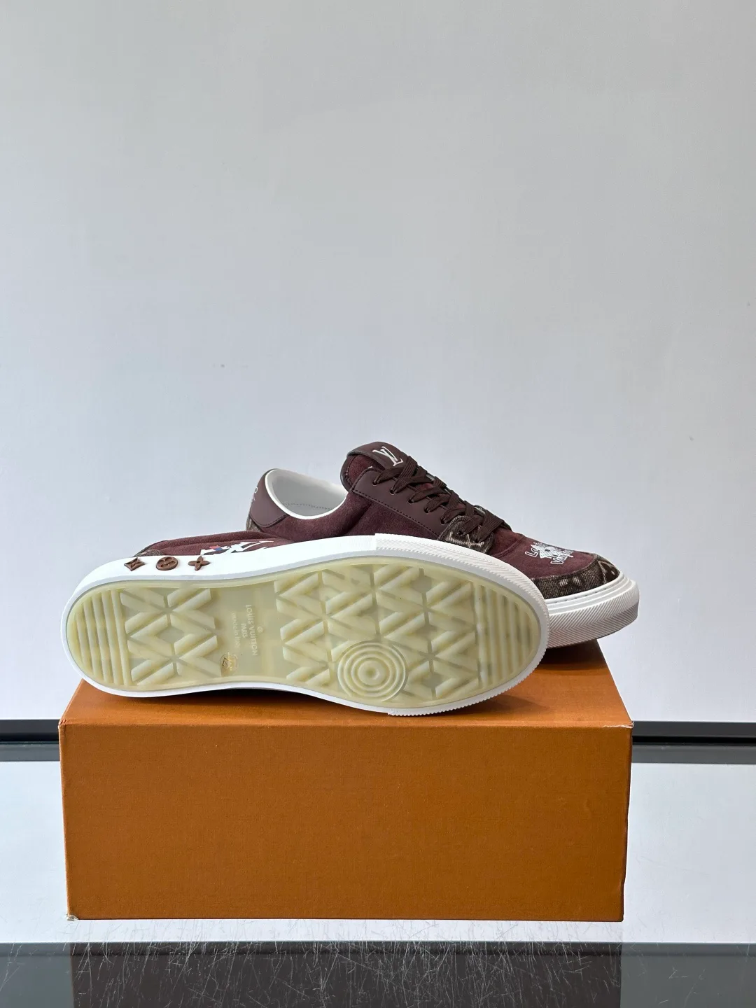 Кроссовки Женские Louis Vuitton 17037734