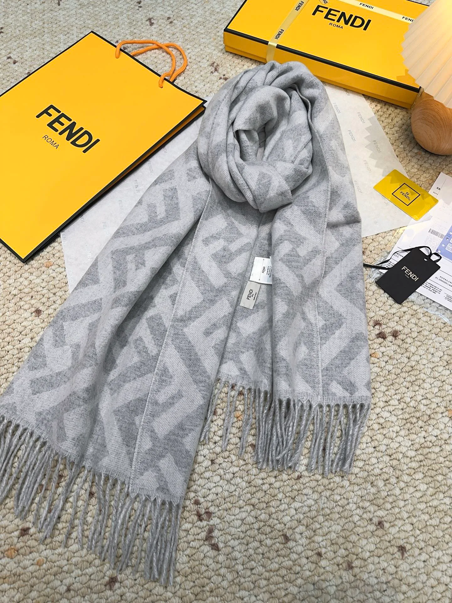 Шарфы Fendi 18105457