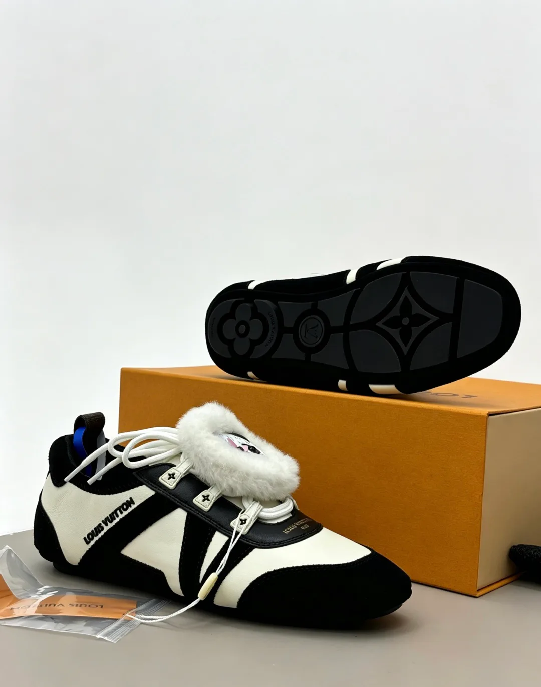 Кроссовки Женские Louis Vuitton 18006200