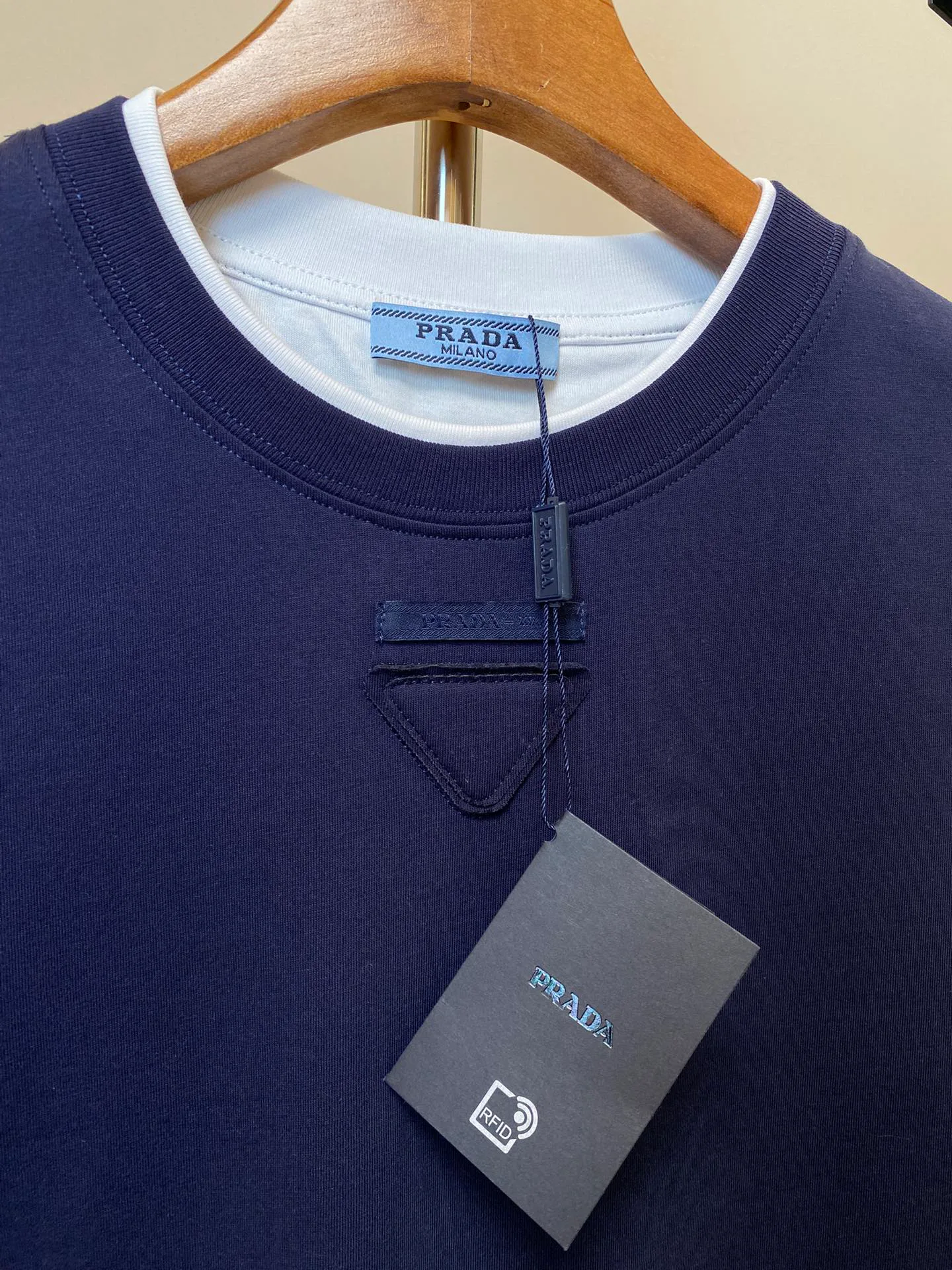 Футболки Женские Prada 11551602