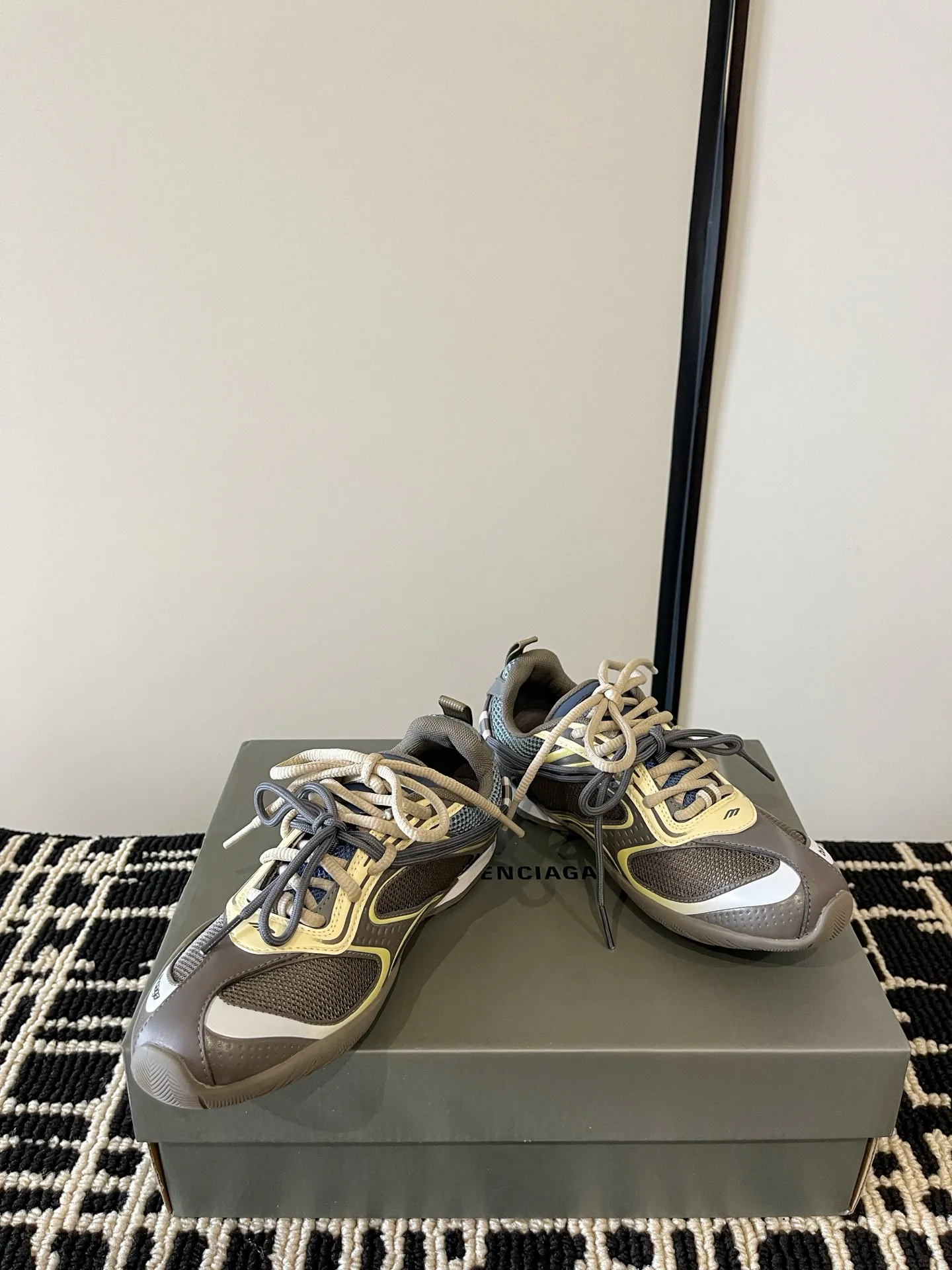 Кроссовки Женские Balenciaga 18386313