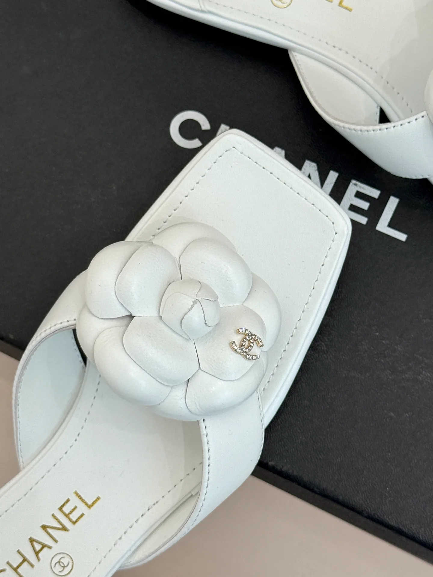 Шлепанцы Женские Chanel 13151666