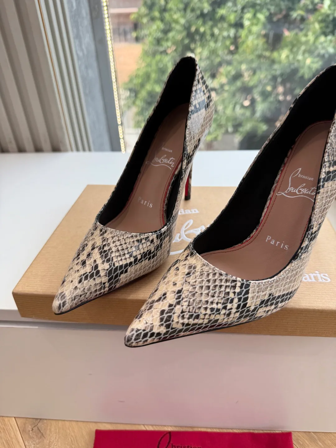Туфли Женские Christian Louboutin 19673678