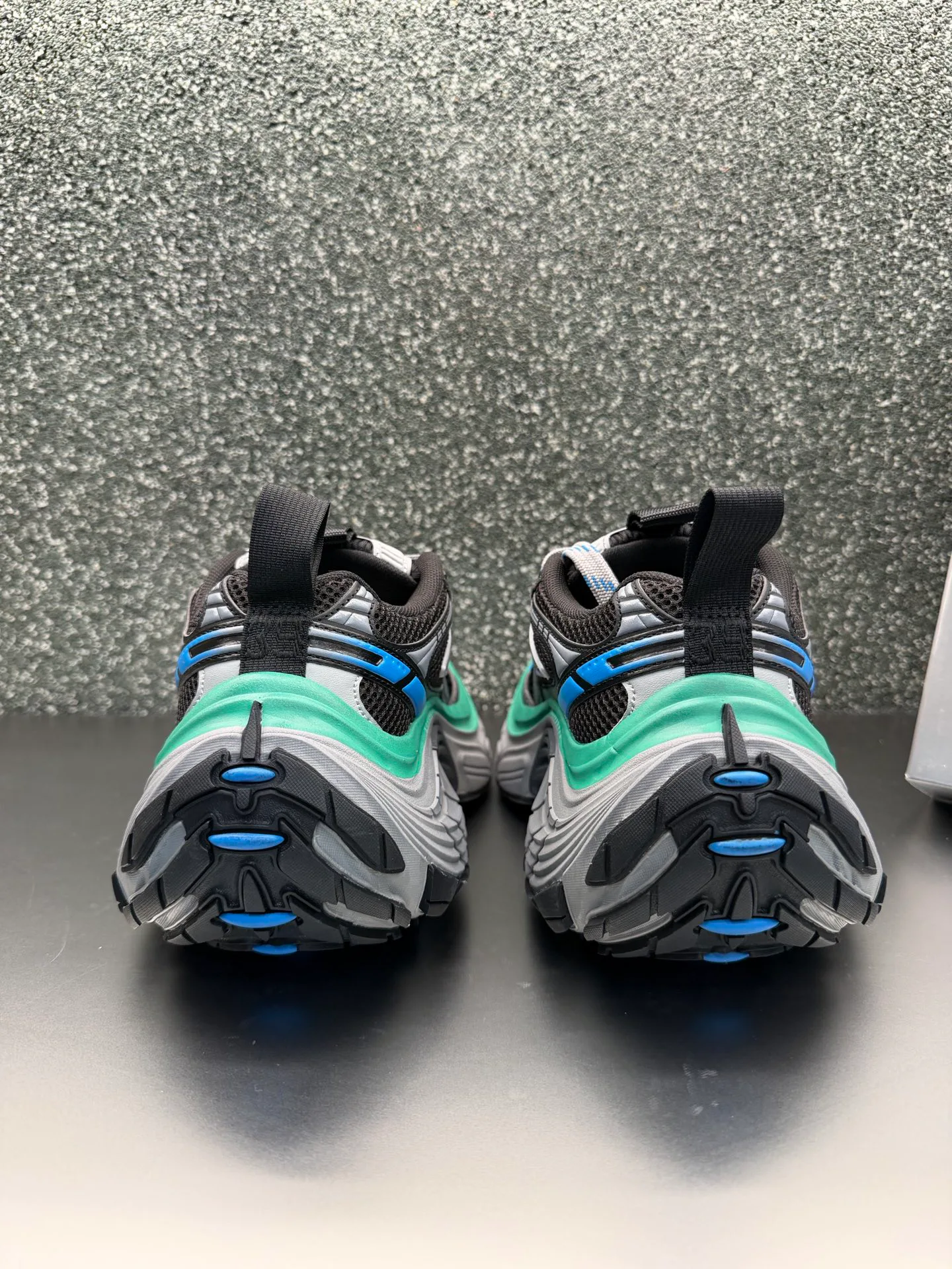 Кроссовки Женские Balenciaga 11704845