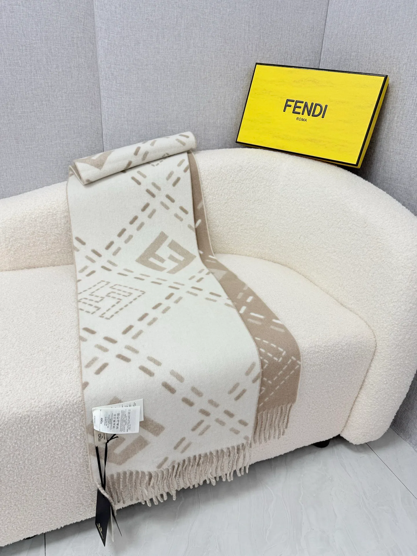 Шарфы Fendi 18003368