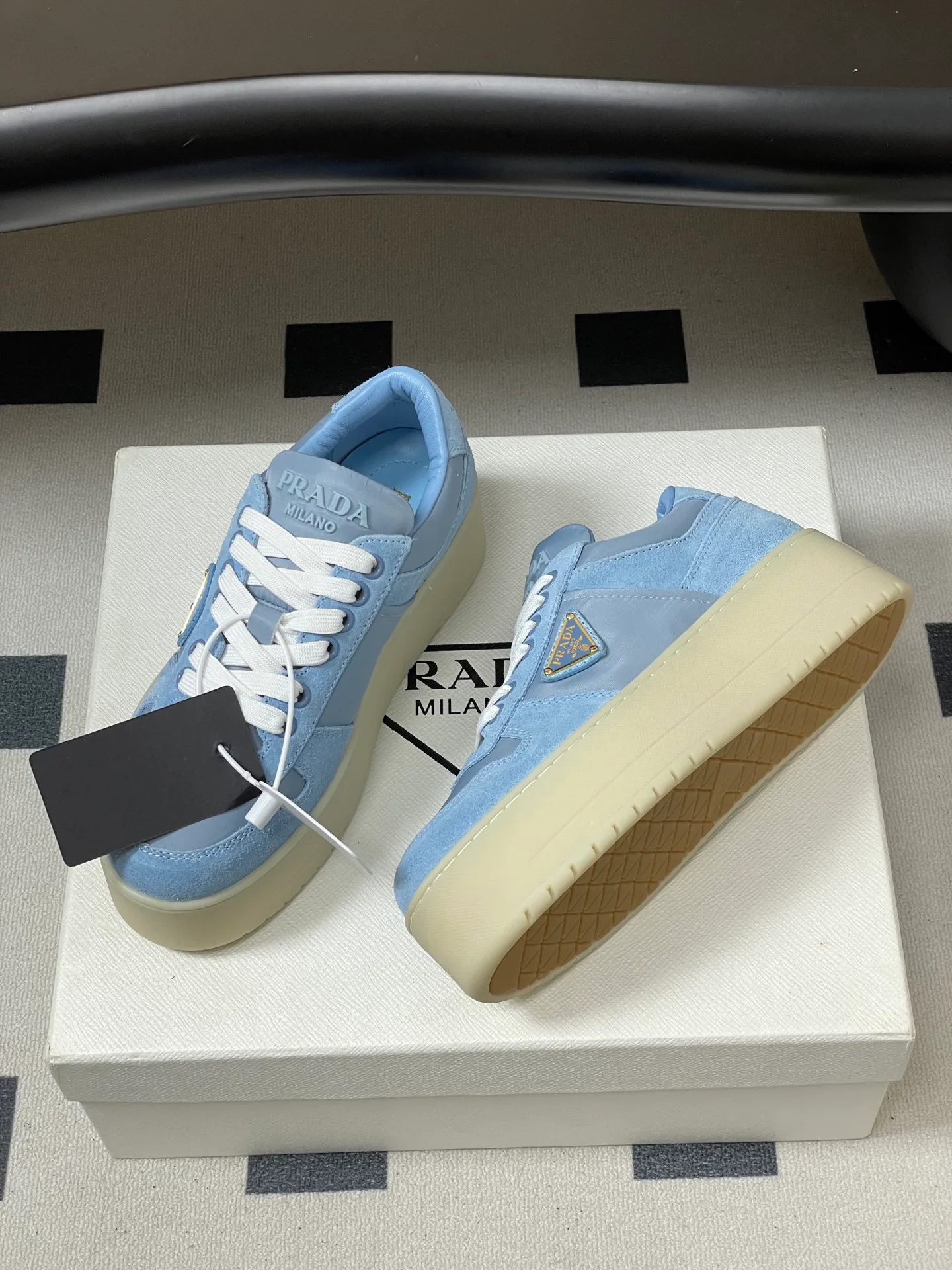 Кроссовки Женские Prada 12810941