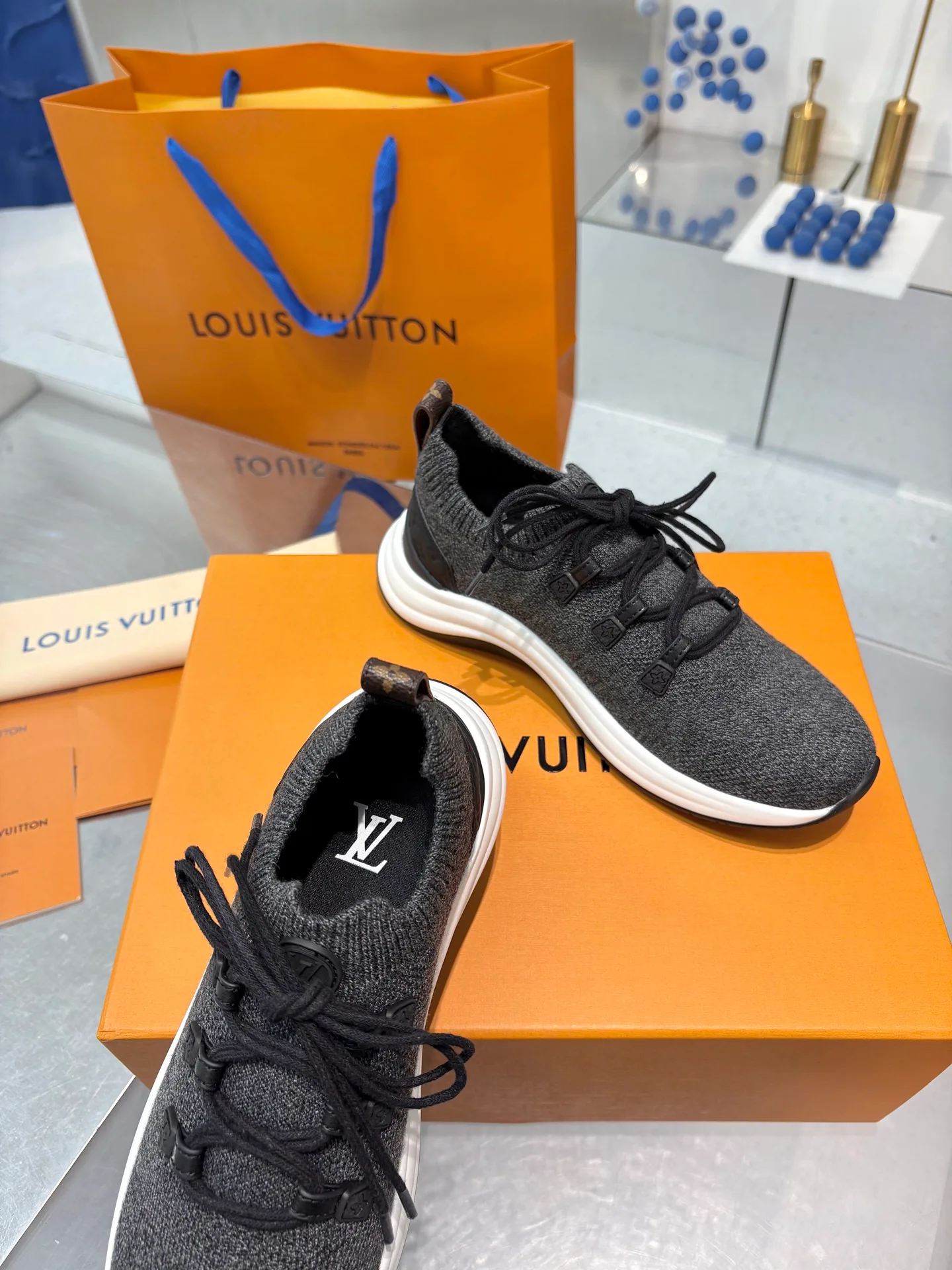 Кроссовки Женские Louis Vuitton 18055130