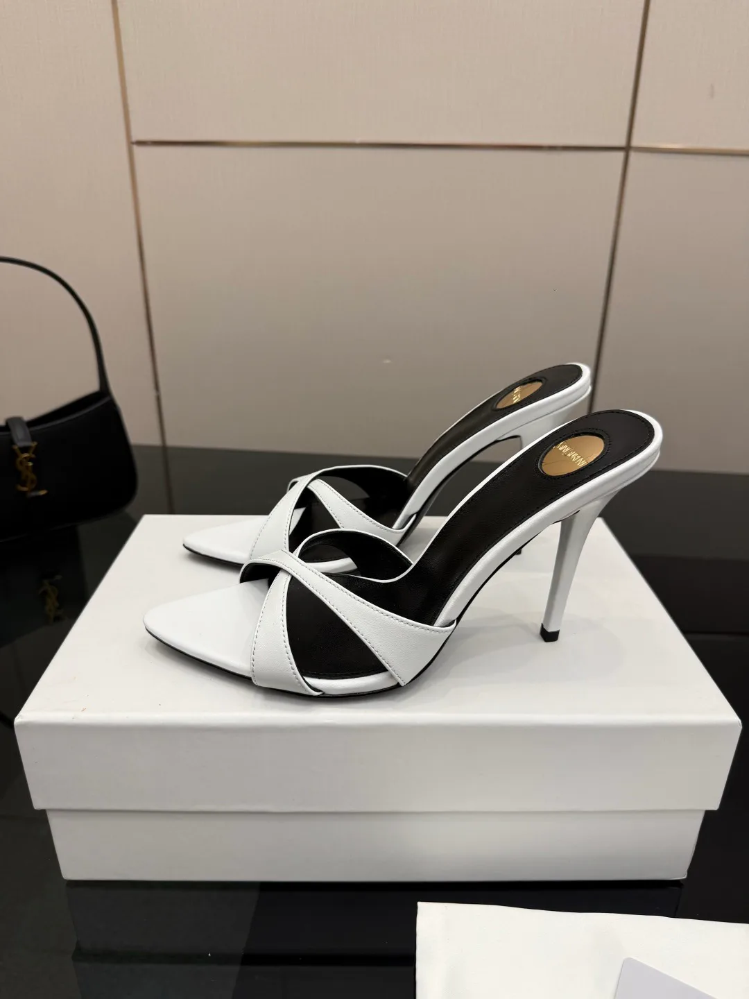 Босоножки Женские Saint Laurent 11424900