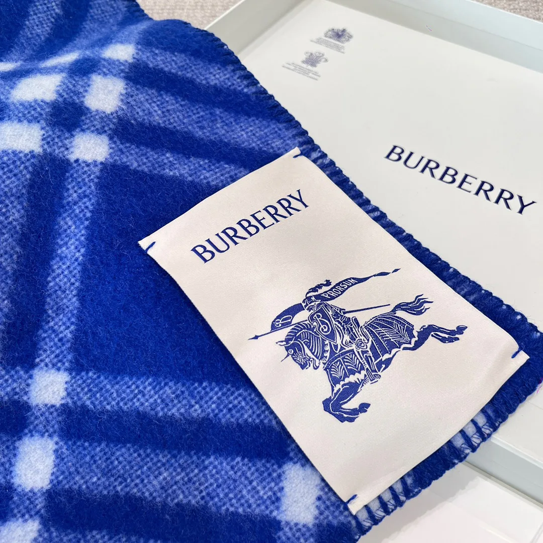 Шарфы Burberry 17945228