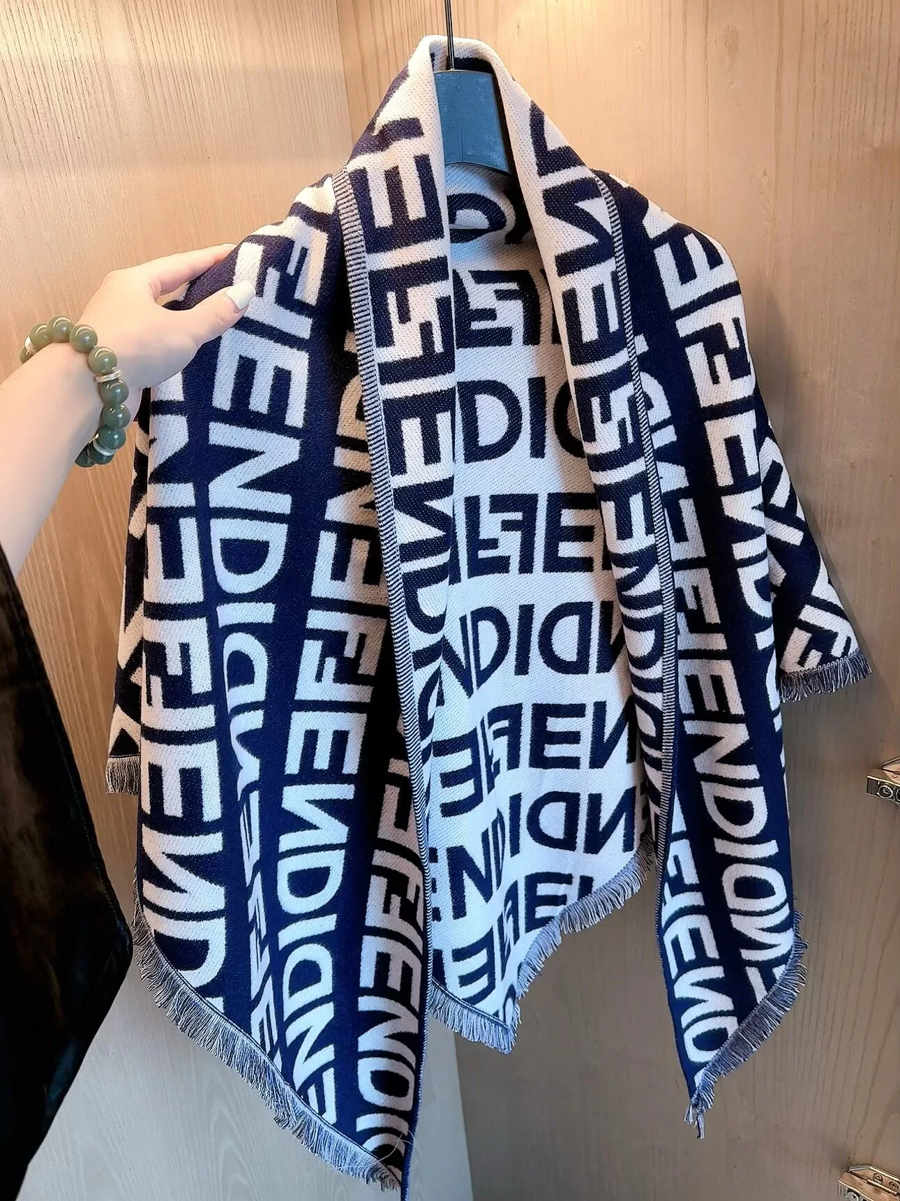 Шарфы Fendi 18002888