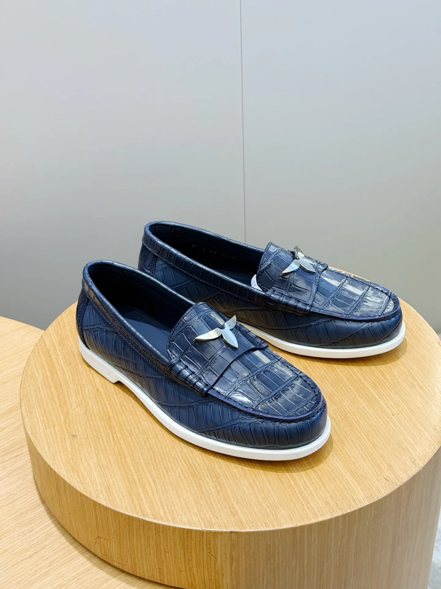 Лоферы И Мокасины Женские Louis Vuitton 17914083