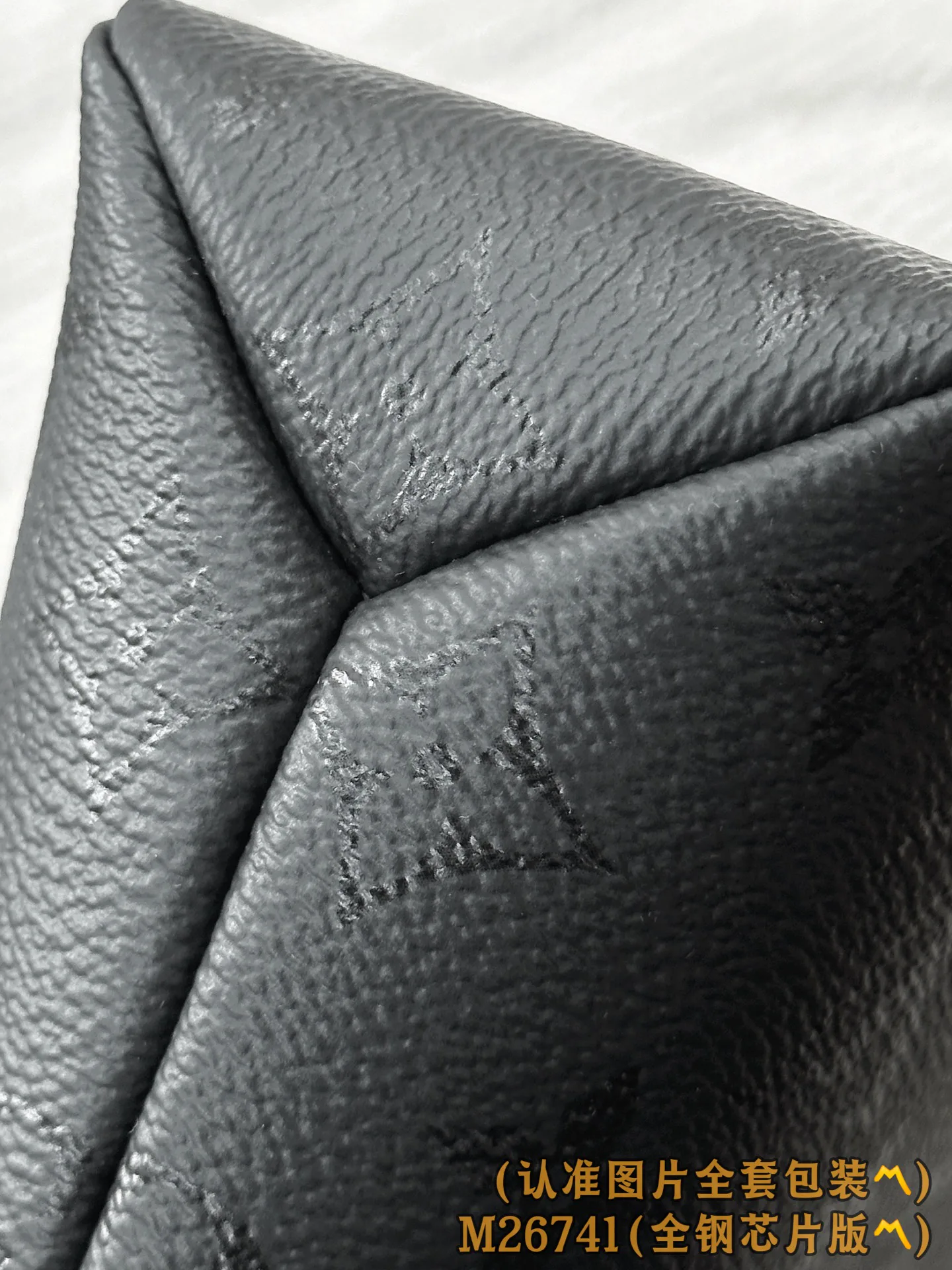 Клатчи Женские Louis Vuitton 18359512