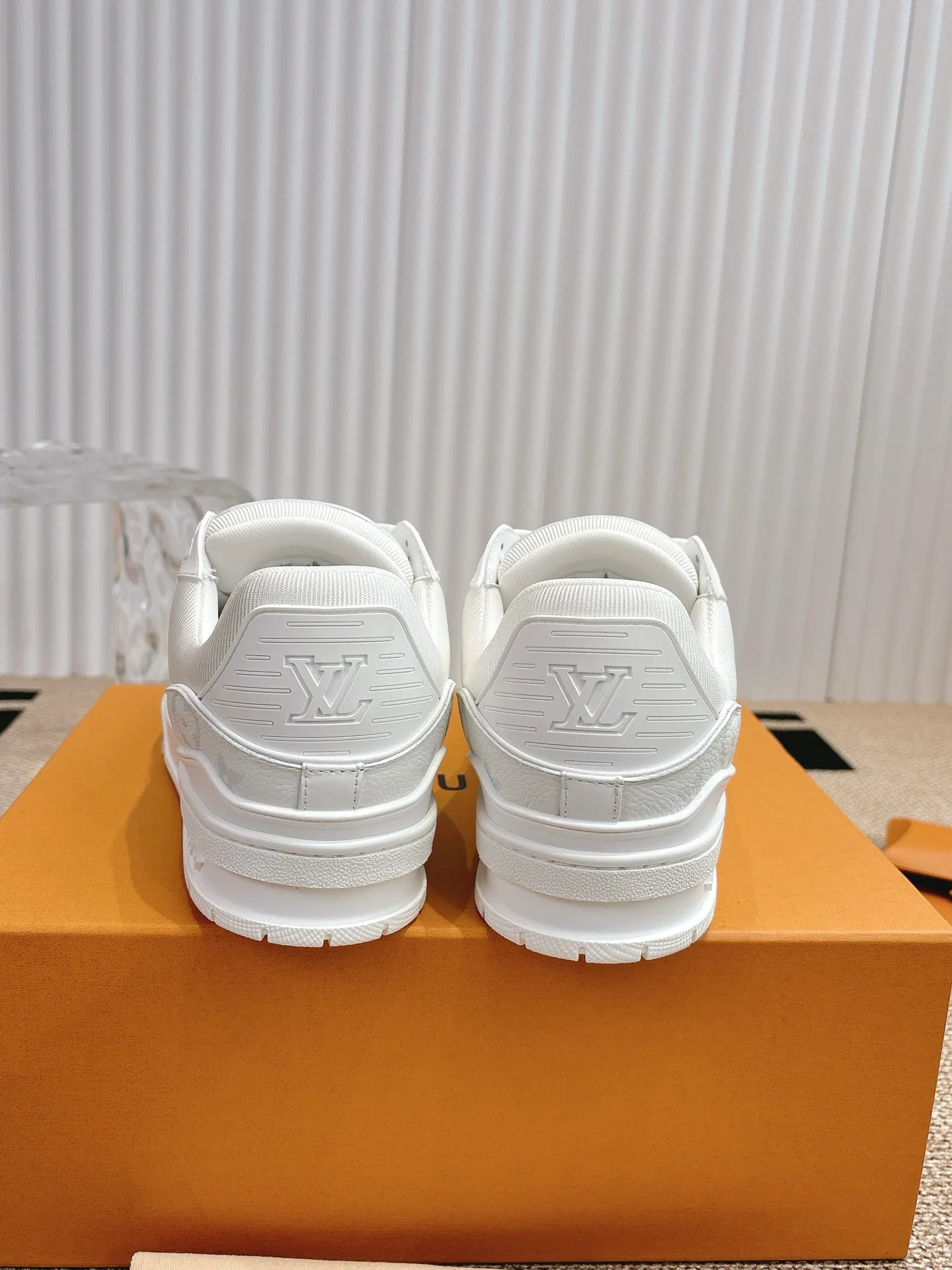 Кроссовки Женские Louis Vuitton 18324768