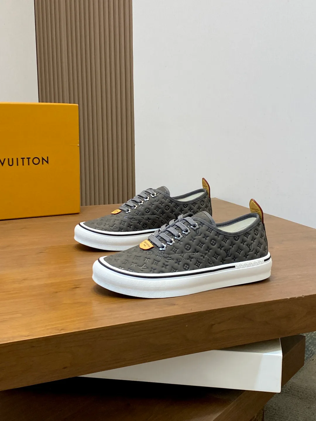 Кроссовки Мужские Louis Vuitton 18707524