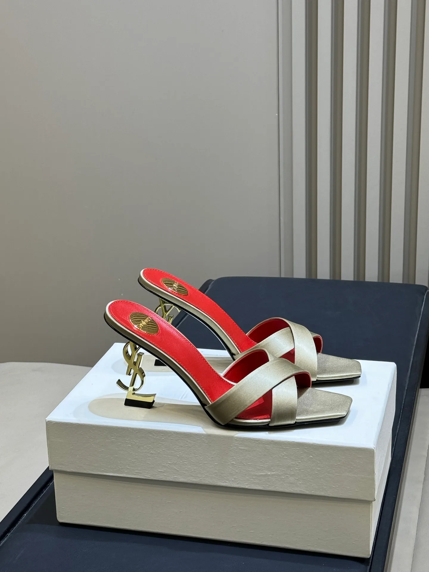 Босоножки Женские Saint Laurent 3891380