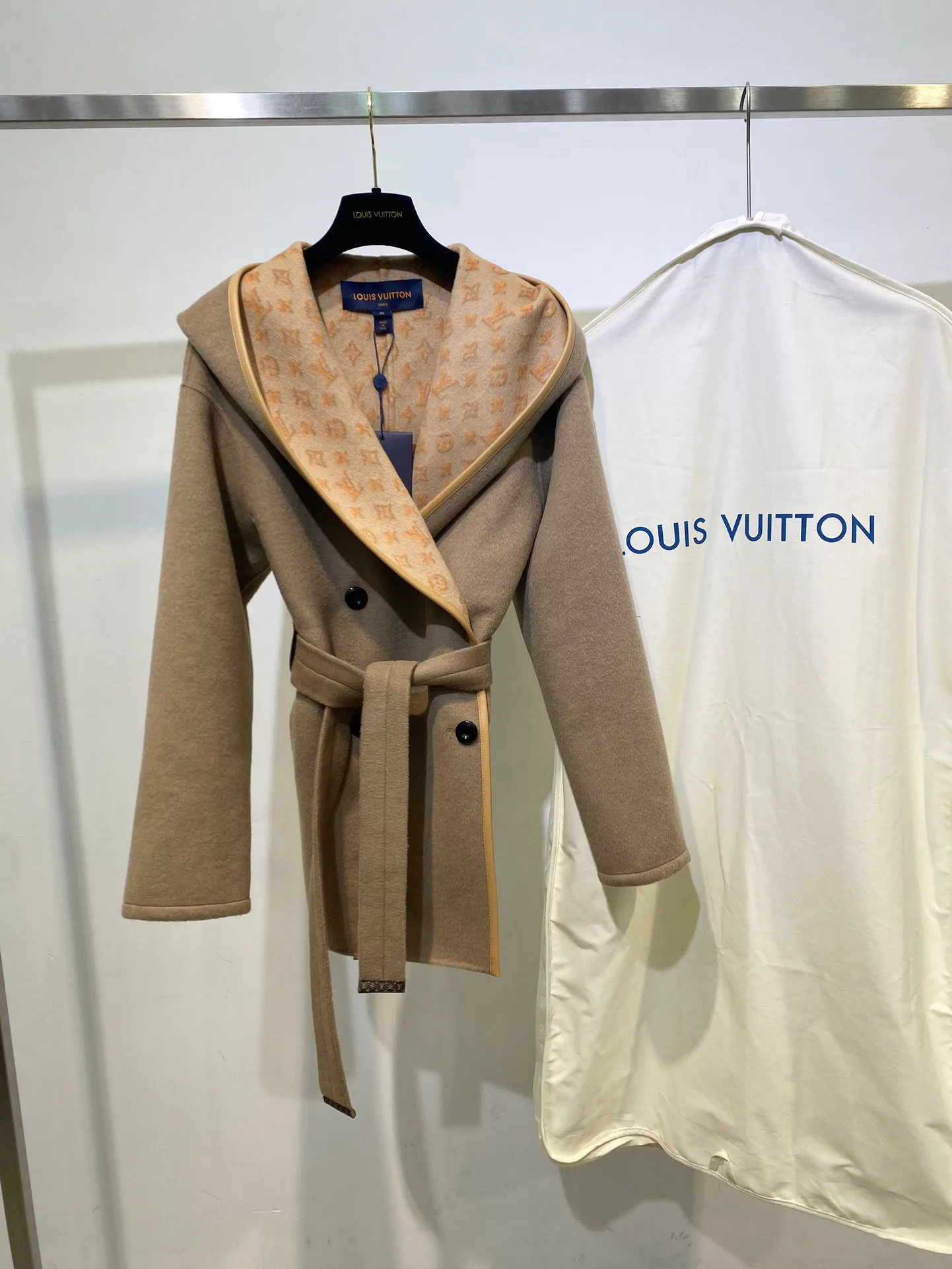 Пальто Женские Louis Vuitton 669747