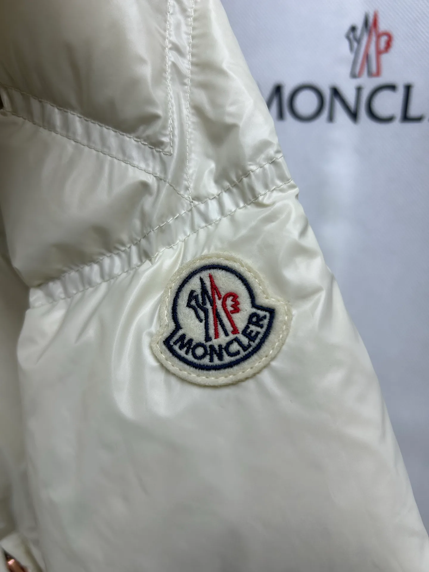 Куртки И Пуховики Женские Moncler 18875966