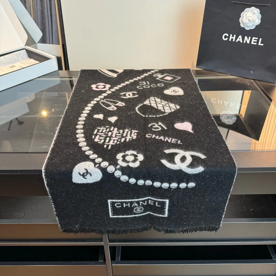 Шарфы Chanel 18104901