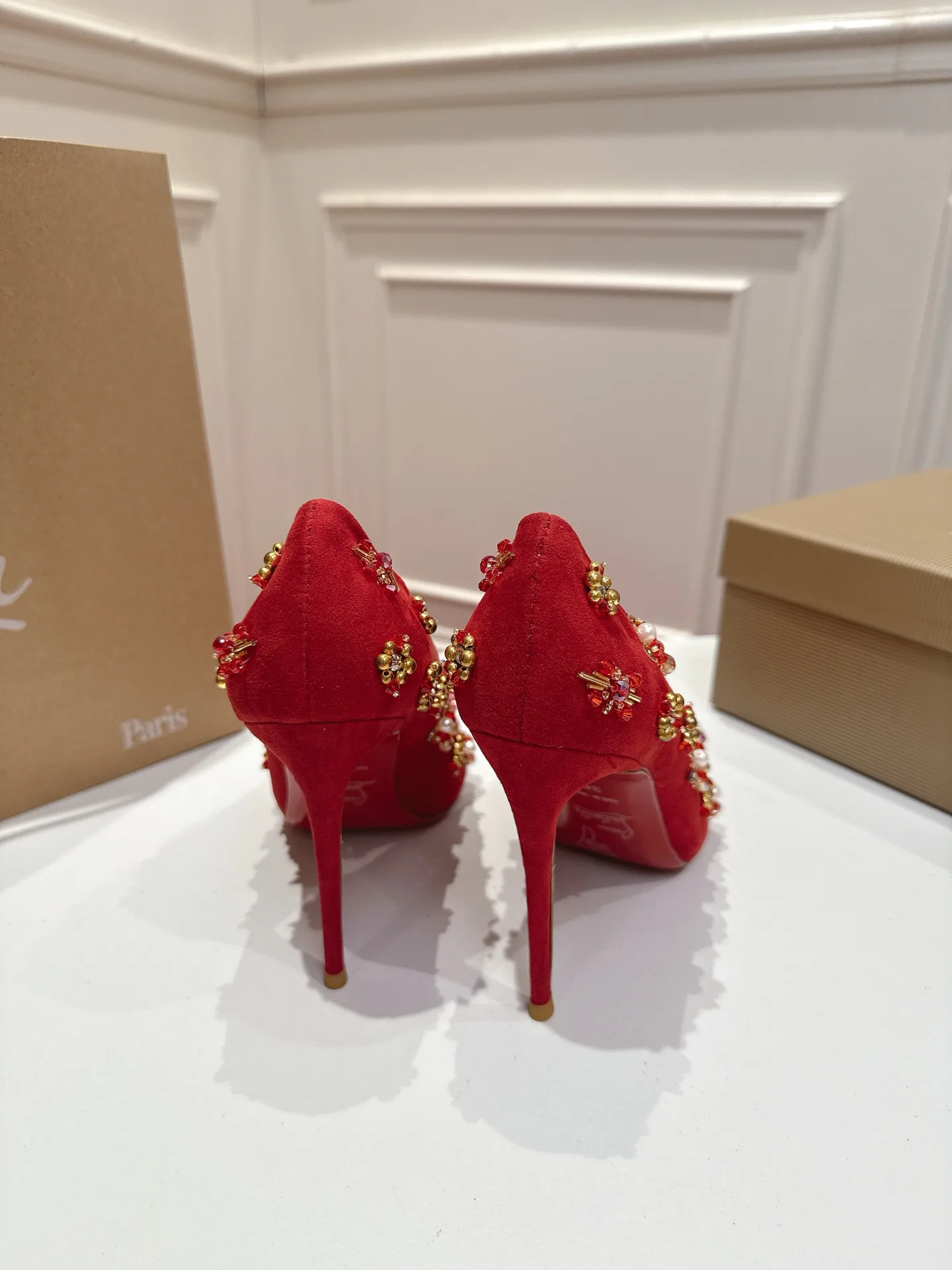 Туфли Женские Christian Louboutin 17057835