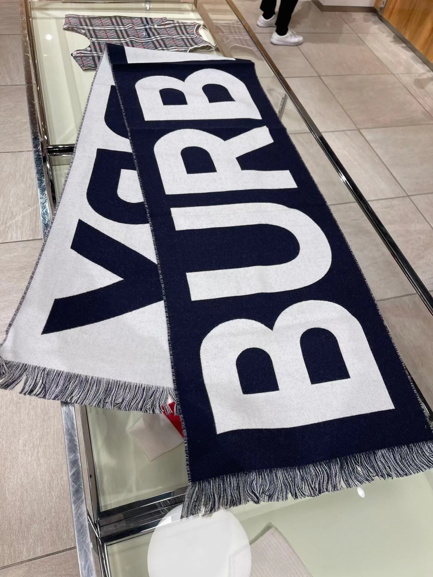 Шарфы Burberry 2195